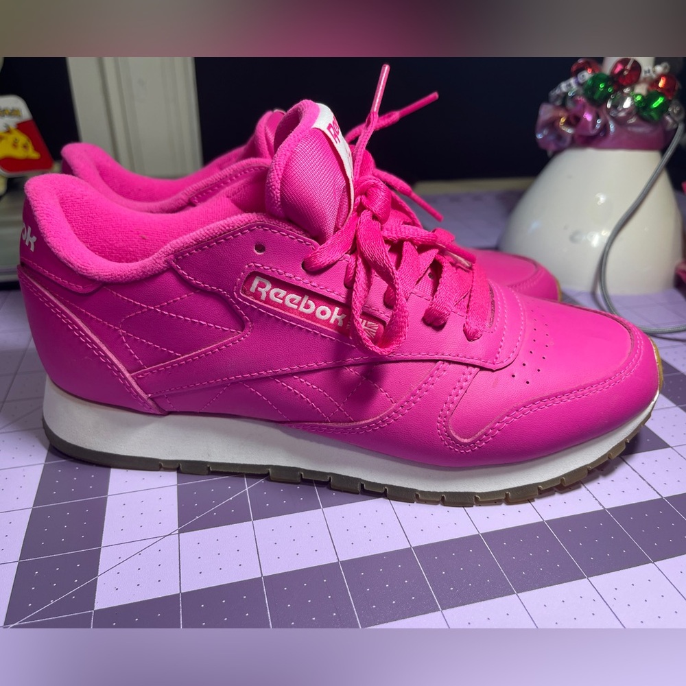 Womens Bright Pink Reebok Running Shoe Size 7 CL LTHR